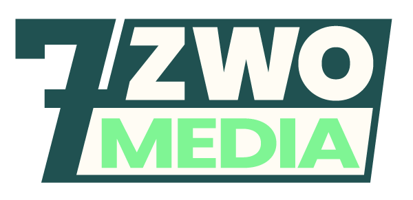 7zwo MEDIA Logo: Moderne und klare Typografie in Dunkelgrün und Grün, symbolisiert kreative Werbelösungen.